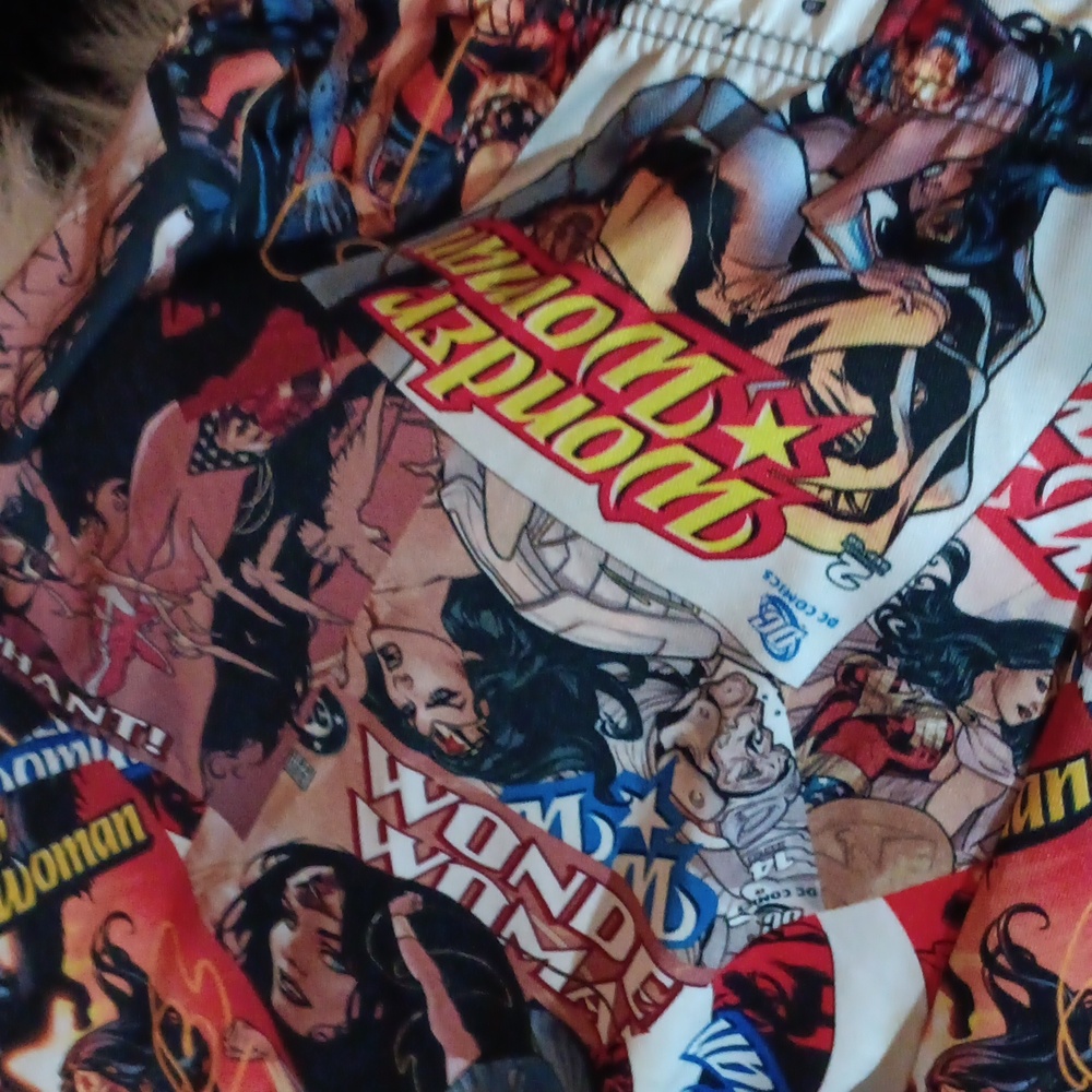 Wonder Woman Leggings - Picture 4 of 4